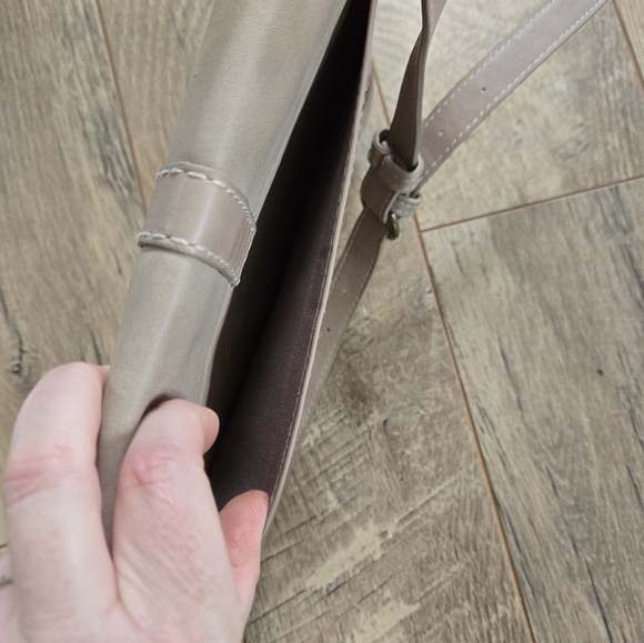 Universal Thread Elegant Tan Non Leather Crossbody Bag - Picture 15 of 15